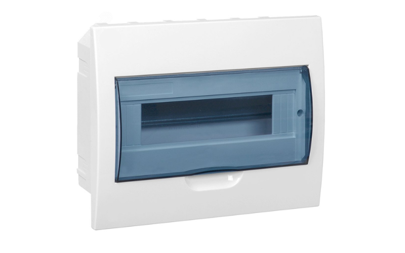 Встраиваемый электрический щиток в нише стены